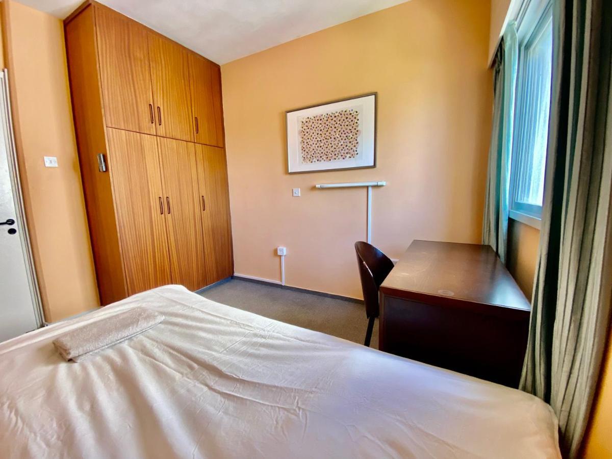 Private Room In A Shared Flat At Best Location Lemesós Eksteriør bilde