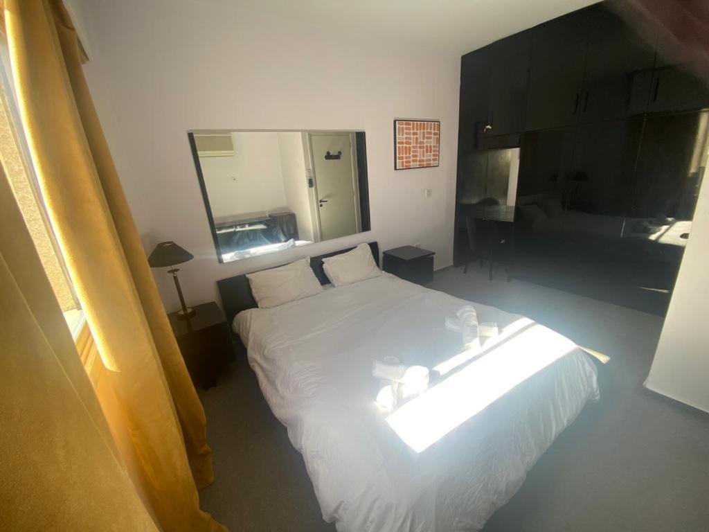 Private Room In A Shared Flat At Best Location Lemesós Eksteriør bilde